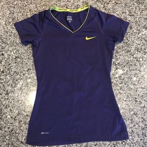 Nike t shirt women’s